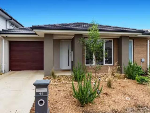 Cozy 48 Waldorf Avenue, Point Cook VIC 3030