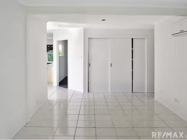 For Rent! 4 Tigris Street, RIVERHILLS House for rent Listed b.