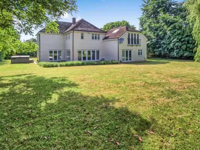 Nice 4 BA 5 bedroom detached house for rent in Brook Hill, Lit.