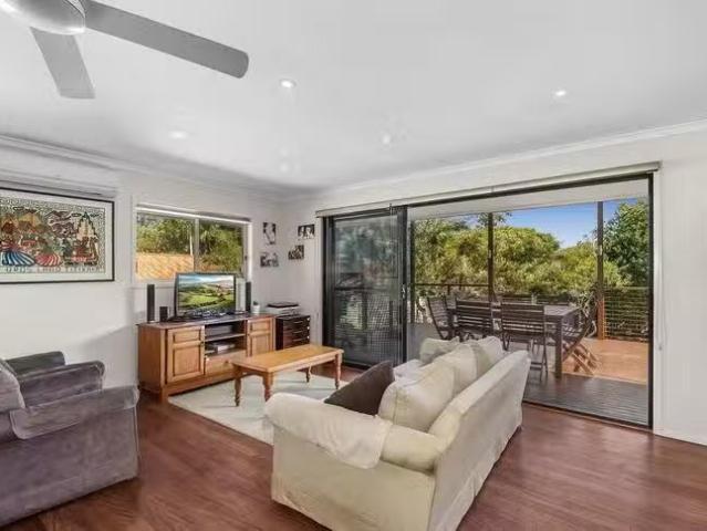 Charming 4 Baybreeze Street, Manly West, QLD 4179