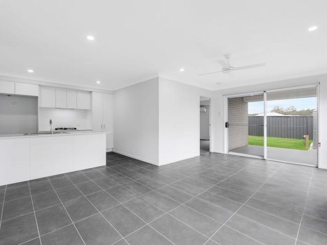 NEW 4 BEDROOM DUPLEX IN THORNTON
