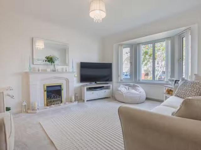 Rental! 4 bedroom detached house for rent in Carnie Place, Elr.