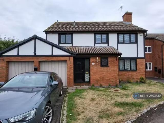 Cozy 4 bedroom detached house for rent in Harvington Drive, Sh.