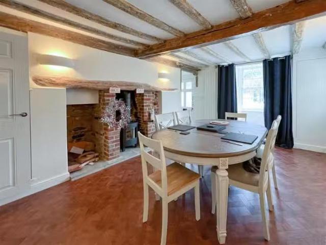 Unique 4 bedroom end of terrace house for rent in Bury Road, K.