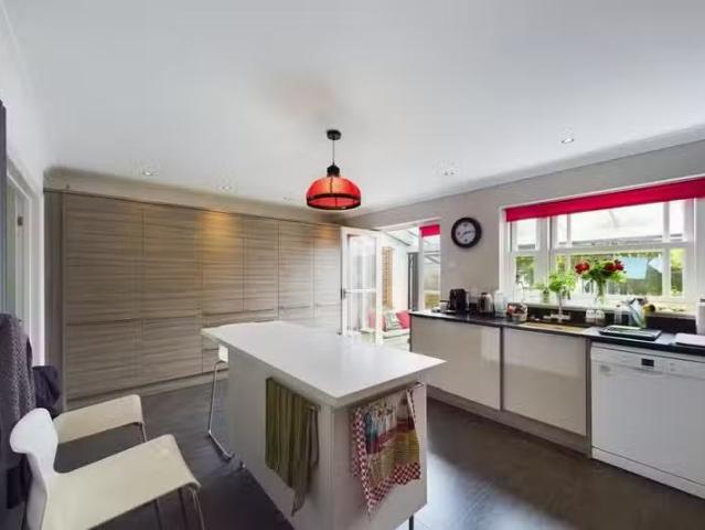 Cozy 4 bedroom end of terrace house for rent in The Marina, De.