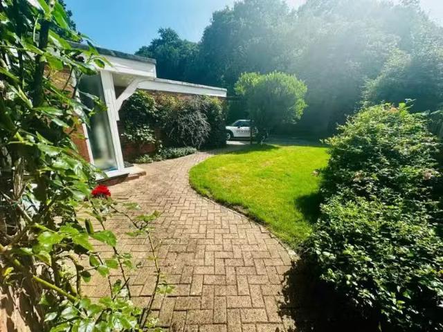 Nice 4 bedroom house for rent in Beconsfield Close, Dorridge.