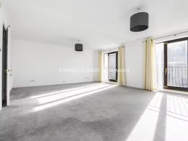 New 4 bedroom house for rent in Redroofs Close, The Avenue, Be.