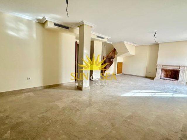 NEW 4 BEDROOM PENTHOUSE WITH SUNROOF FOR RENT IN TORREVIEJA ALICANTE