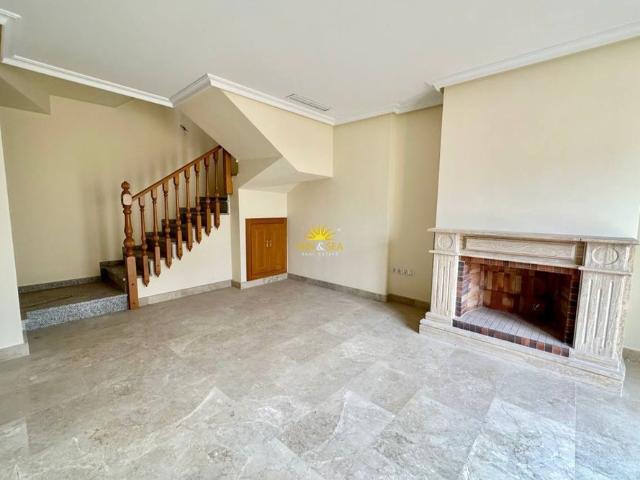 NEW 4 BEDROOM PENTHOUSE WITH SUNROOF FOR RENT IN TORREVIEJA ALICANTE