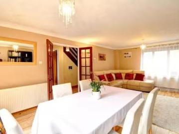 Deal! 4 bedroom semi detached house for rent in Providence Way.