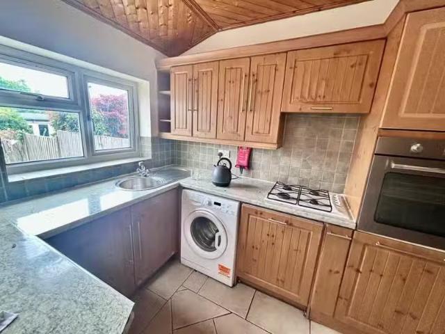 Rental! 4 bedroom terraced house for rent in Filton Avenue, Ho.