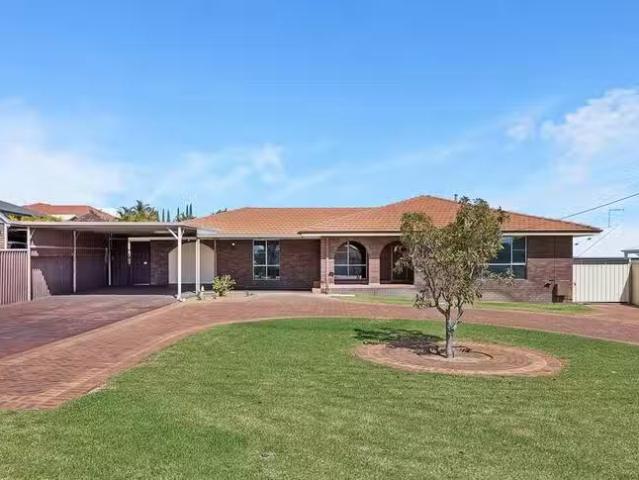 Deal! 4 BR 409 Hamilton Road, Coogee, WA 6166