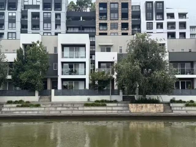 Unique 4 BR 41 Fernandez Lane, PENRITH Townhouse for rent Lis.