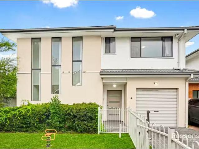 Deal! 4 BR 4/20 22 Valeria Street, Toongabbie Townhouse for re.