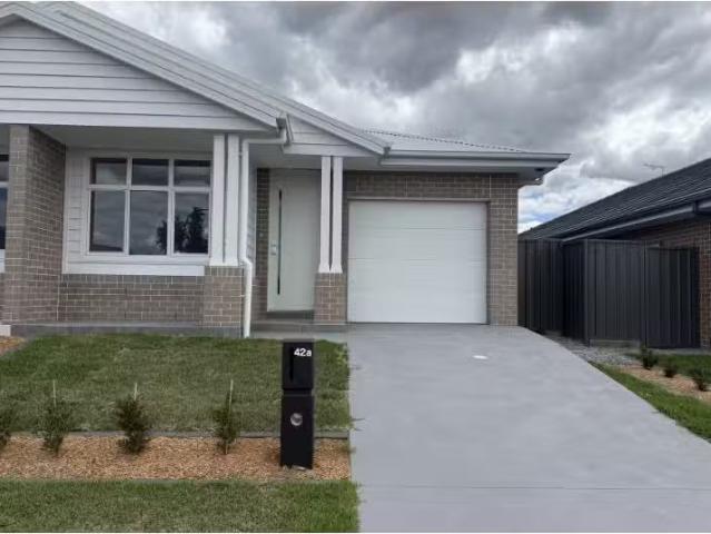 Deal! 4 BR 42A Sebonack Street, Heddon Greta Apartment for ren.