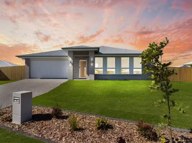 Just in! 4 BR 44 North Lakes Circuit, Burrum Heads, QLD 4659