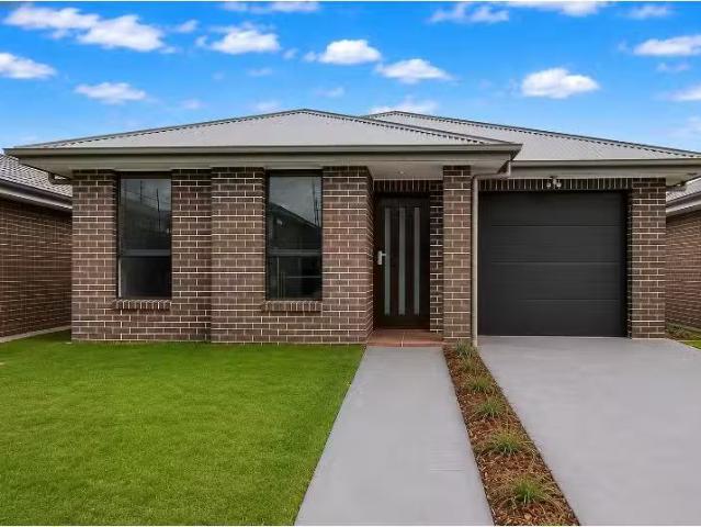 Nice 4 BR 45 Lodore Street, The Ponds House for rent Listed b.