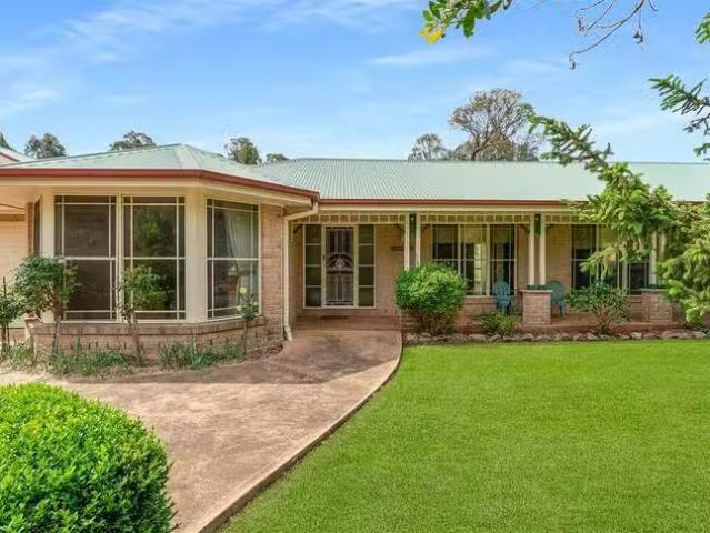 For Rent! 4 BR 46 Highland Drive, Bowral, NSW 2576