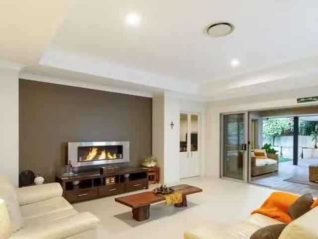 Unique 4 BR 4 Bunya Street, MOGGILL, QLD 4070 House for Rent