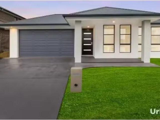 Unique 4 BR 4 Solomon Street, North Rothbury House for rent L.
