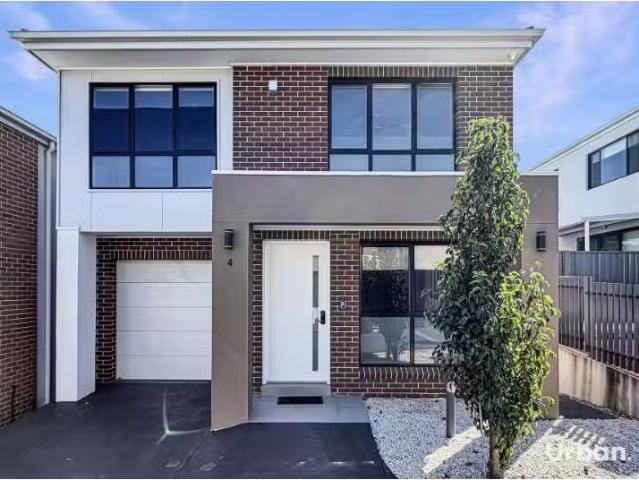 Deal! 4 BR 4 Spackman Glade, Tallawong Townhouse for rent Lis.