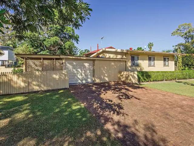 Nice 4 BR 53 Strathaird Street, Darra, QLD 4076