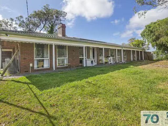Deal! 4 BR 50 Carramar Road, Cranbourne South, VIC 3977