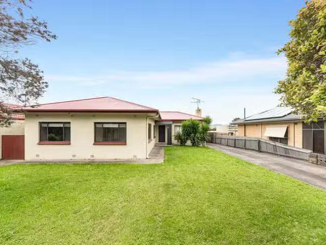 Cheap 4 BR 54 North Terrace, Mount Gambier, SA 5290