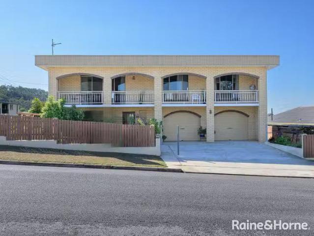 Unique 4 BR 5 Bingera Street, Clinton, QLD 4680