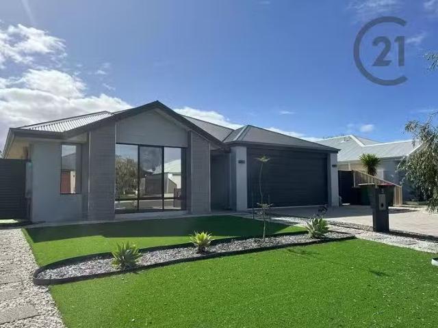 Unique 4 BR 5 Primrose Vista, Millbridge, WA 6232