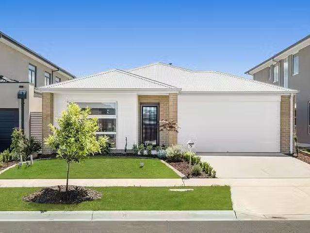 Unique 4 BR 5 Ziga Street, Clyde North, VIC 3978