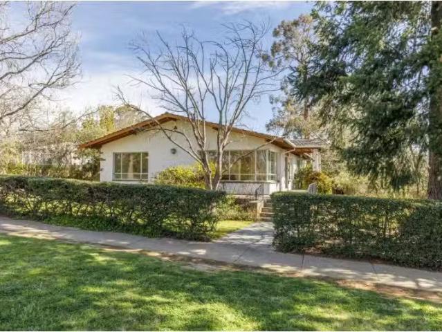 Rental! 4 BR 60 Captain Cook Crescent, Griffith House for rent.