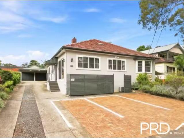 Cheap 4 BR 637a Henry Lawson Drive, EAST HILLS House for rent.