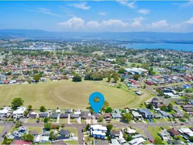 Unique 4 BR 64 The Kingsway, Barrack Heights House for rent L.