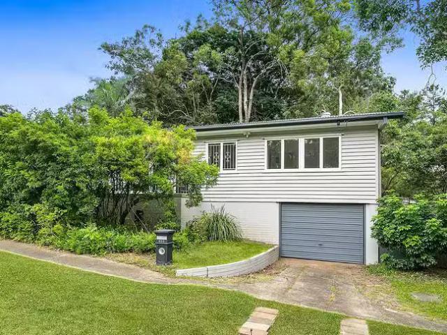 Cozy 4 BR 653 Moggill Road, Chapel Hill, QLD 4069