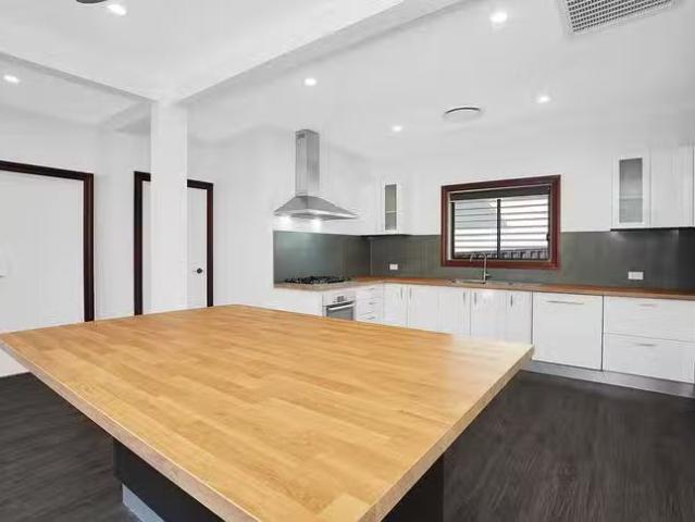For Rent! 4 BR 65 Chaucer Street, Moorooka, QLD 4105