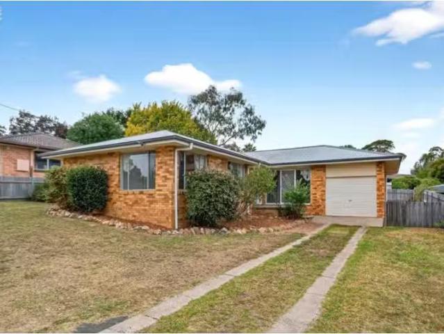 Rental! 4 BR 69 Butler Street, ARMIDALE House for rent Listed.