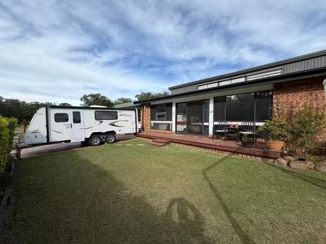 Unique 4 BR 69 Fencott Drive, Jewells House for rent Listed b.