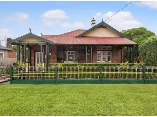 Cozy 4 BR 6 Mitchell St, Muswellbrook House for rent Listed b.