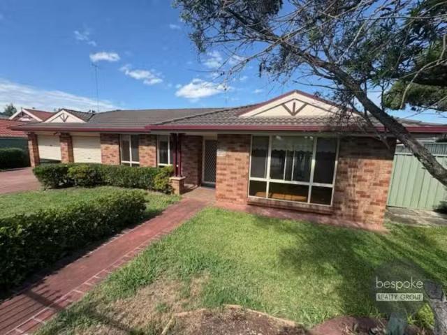 Cozy 4 BR 6 St Andrews Drive, Glenmore Park House for rent Li.