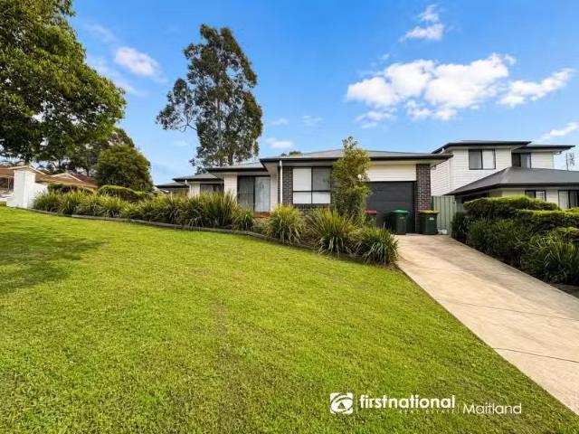 Charming 4 BR 6 Waterford Close, Ashtonfield House for rent L.