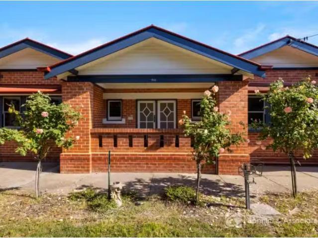Charming 4 BR 711 Wood Street, Albury House for rent Listed b.