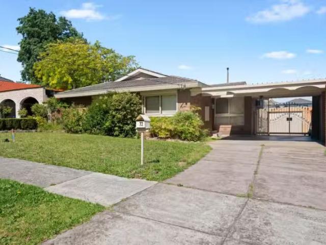 Cheap 4 BR 72 Sheahans Road, Bulleen VIC 3105 House For Lease