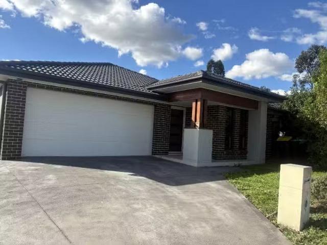 Charming 4 BR 79 Jardine Drive, Edmondson Park House for rent.