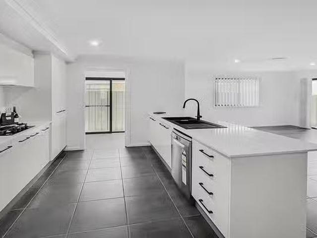 For Rent! 4 BR 7 Margaret Lane, Caerleon, NSW 2850