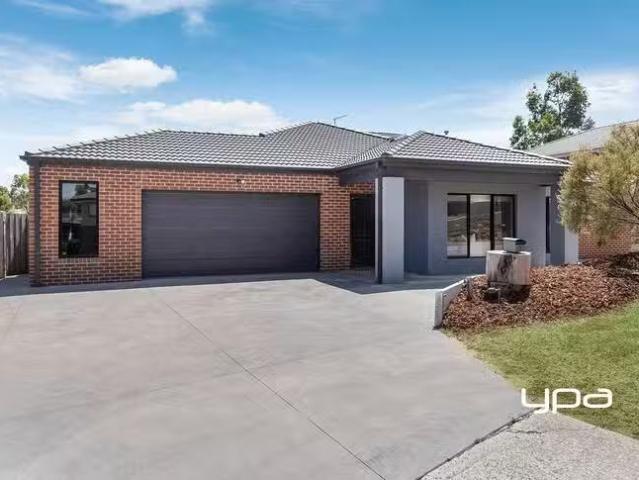 Deal! 4 BR 7 Amity Place, Sunbury, VIC 3429