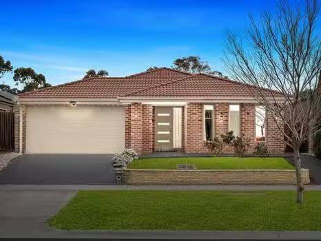 Unique 4 BR 84 Greendale Boulevard, Pakenham, VIC 3810