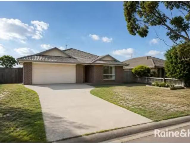 Nice 4 BR 8 Nepean Way, TANILBA BAY House for rent Listed by.
