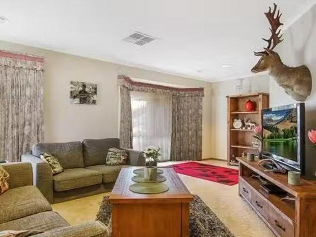 Just in! 4 BR 8 Elmslie Circuit, West Wodonga, VIC 3690