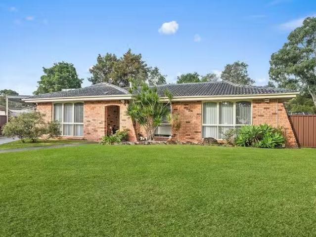 Unique 4 BR 8 Reid Place, Avondale, NSW 2530 House for Rent